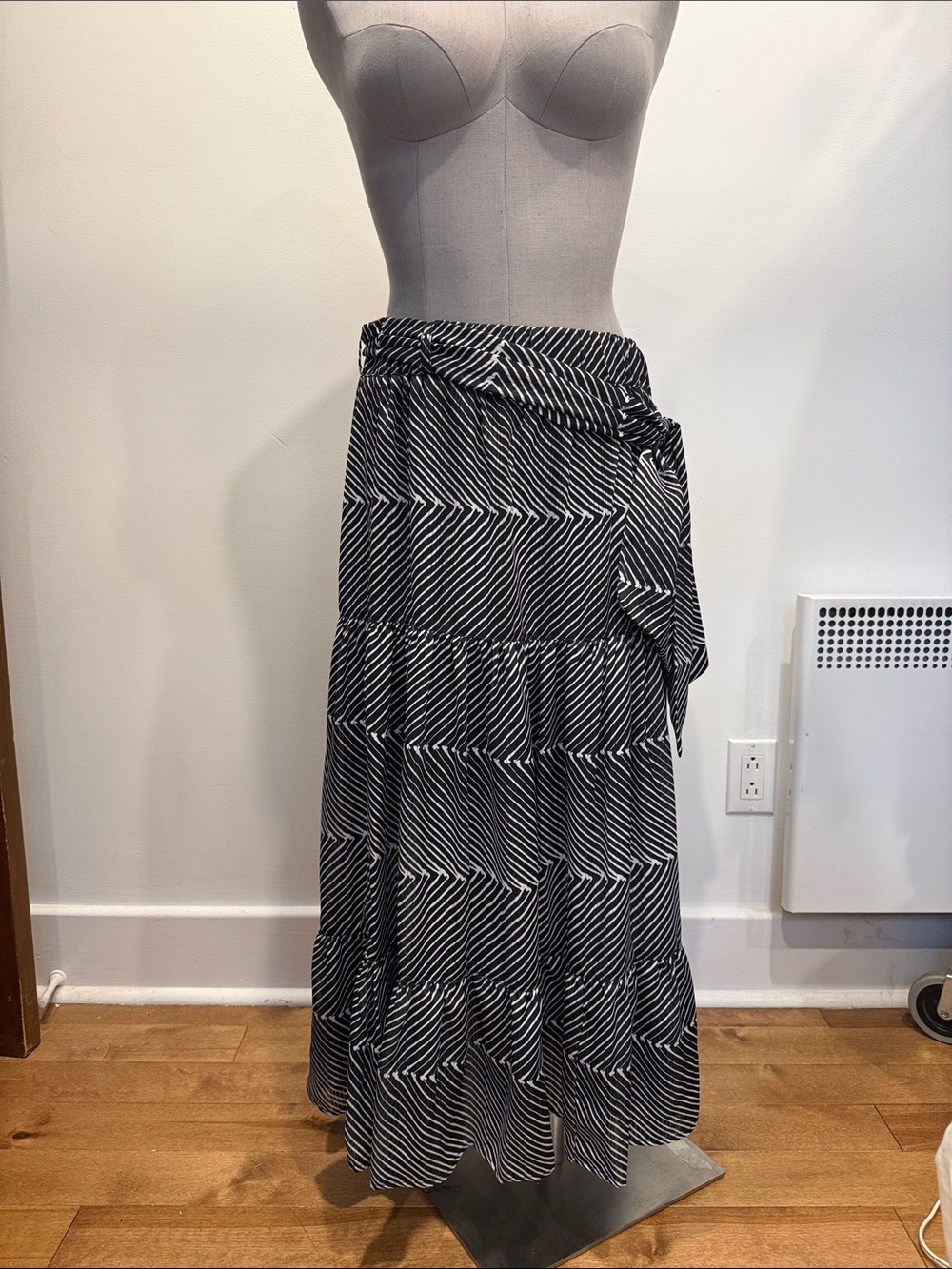 Carré Noir Black & White Tiered Maxi Skirt Medium Stretch Lined